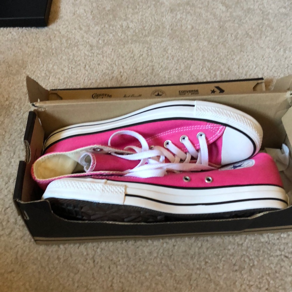 Converse high tops. Hot Pink